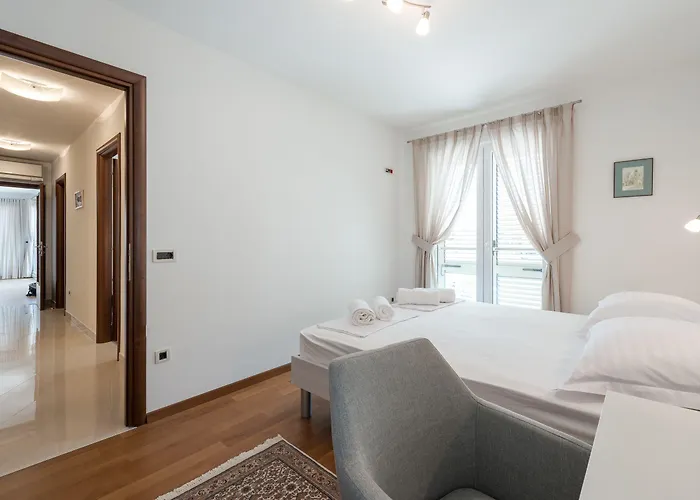 Апартаменты Maro Bayview