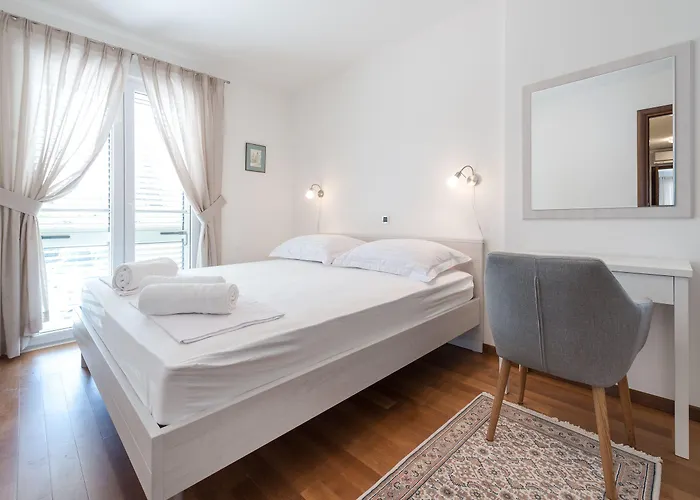 Maro Bayview Апартаменты