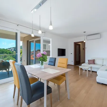 Maro Bayview Apartment *