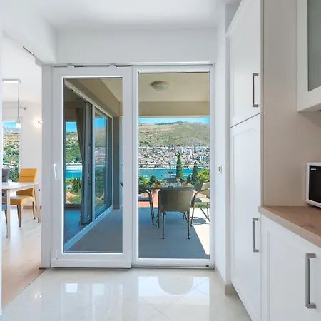 아파트 Maro Bayview *