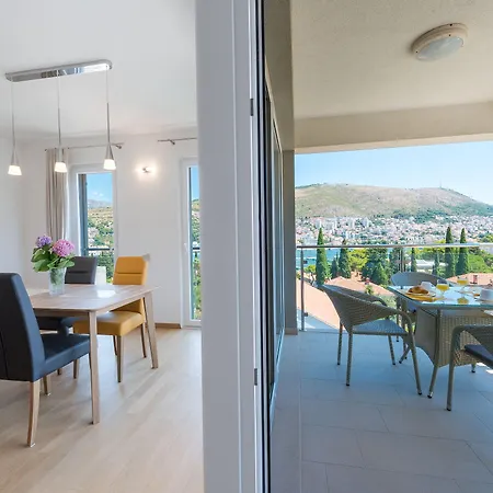 Maro Bayview Apartment