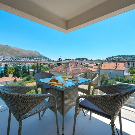 Maro Bayview Apartment