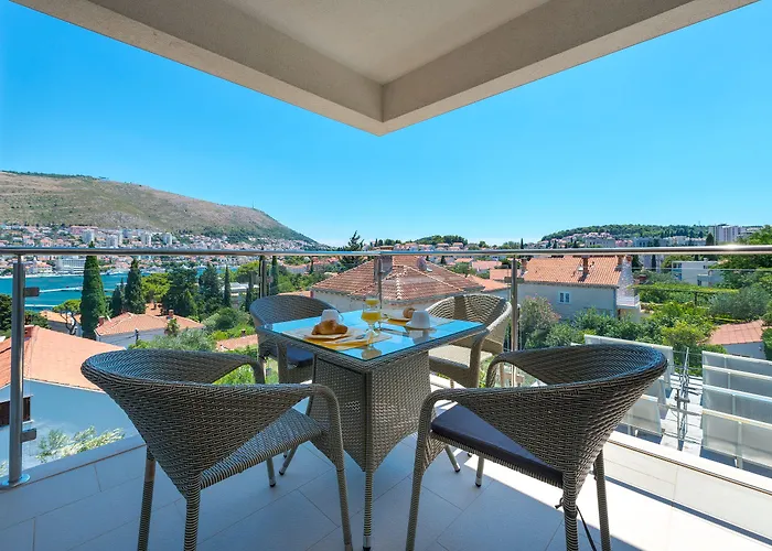 Maro Bayview Apartment
