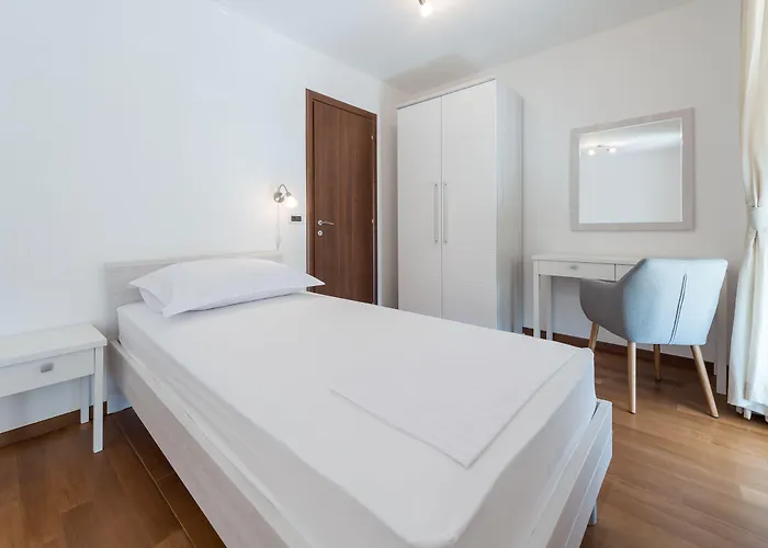 Maro Bayview Apartment *